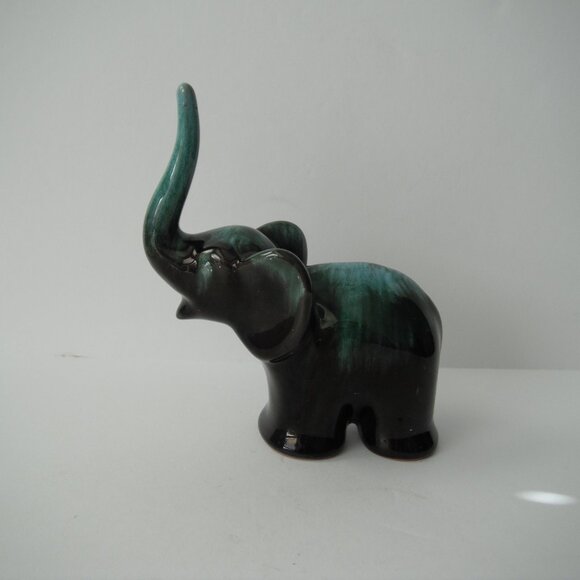 Vintage Blue Mountain Pottery Ceramic Elephant Figurine - Picture 1 of 6